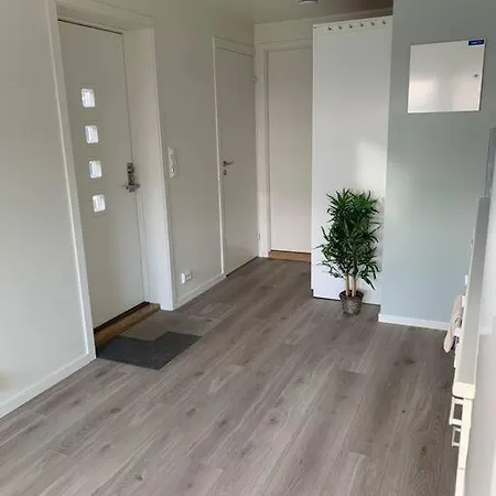 Apartman Ny, Moderne Leilighet I Flotte Omgivelser.